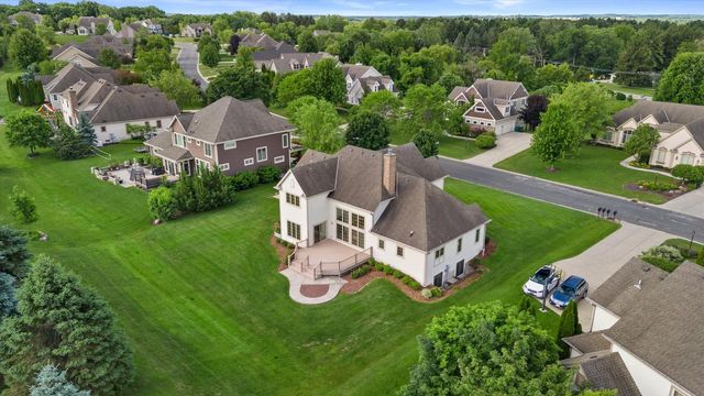 W218N5466 Taylors Woods DRIVE, Menomonee Falls, WI 53051