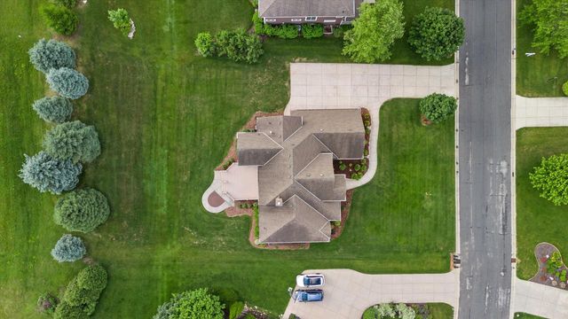 W218N5466 Taylors Woods DRIVE, Menomonee Falls, WI 53051