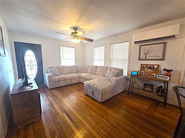 720 W Avenue H Ave, Kingsville, TX 78363