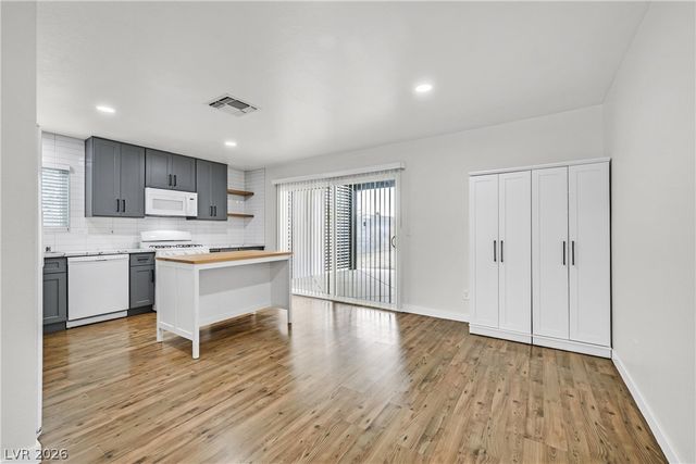 592 Macbrey Drive, Las Vegas, NV 89123