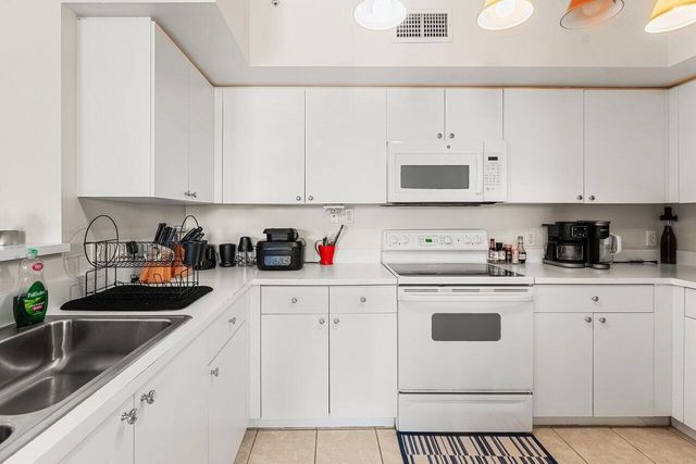 11750 St Andrews Place 202, Wellington, FL 33414