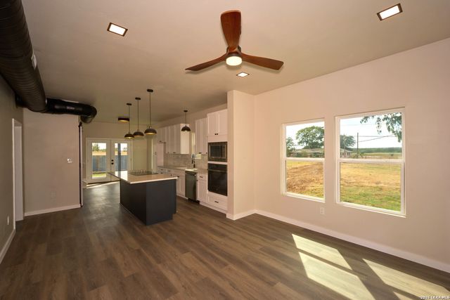 1348 PITTMAN RD, St Hedwig, TX 78152