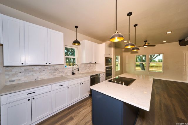 1348 PITTMAN RD, St Hedwig, TX 78152