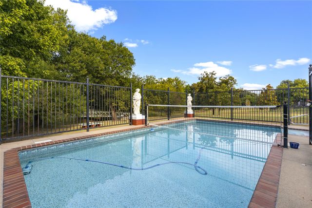 1315 Red Oak Circle, Farmersville, TX 75442