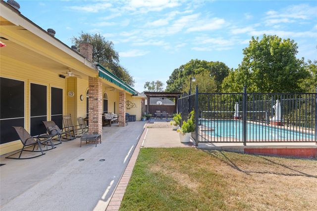 1315 Red Oak Circle, Farmersville, TX 75442
