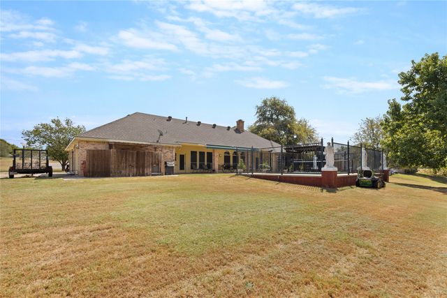 1315 Red Oak Circle, Farmersville, TX 75442