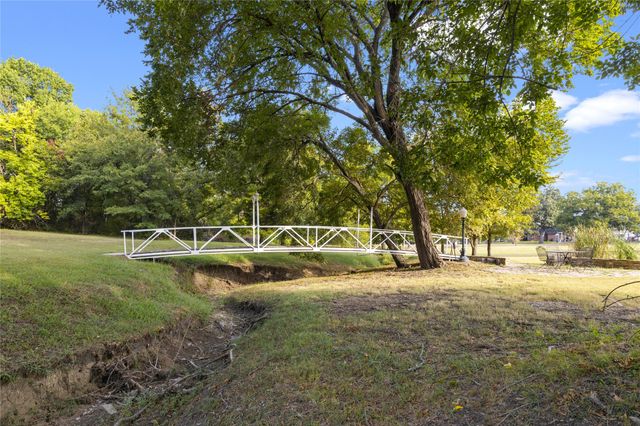 1315 Red Oak Circle, Farmersville, TX 75442
