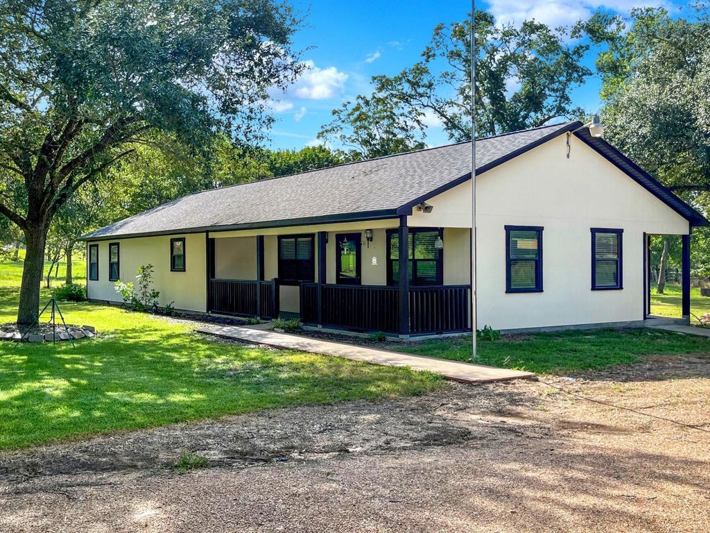 2230 County Road 201, Weimar, TX 78962