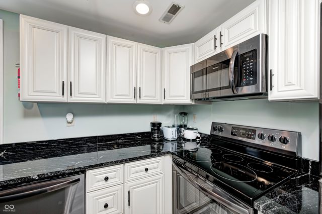 230 E 9th Street E 401, Indianapolis, IN 46204