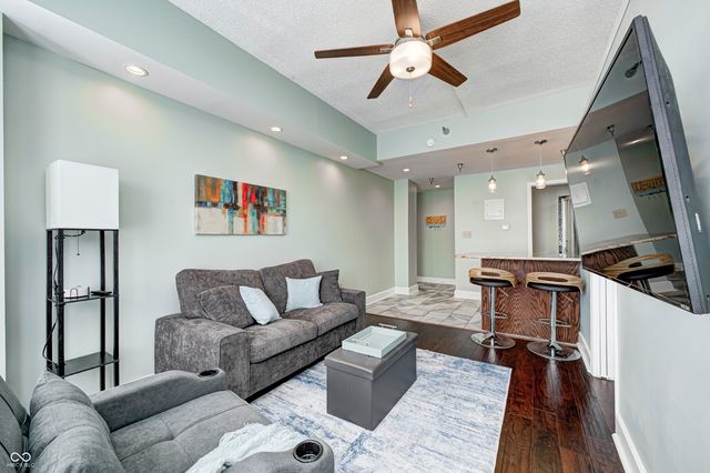 230 E 9th Street E 401, Indianapolis, IN 46204