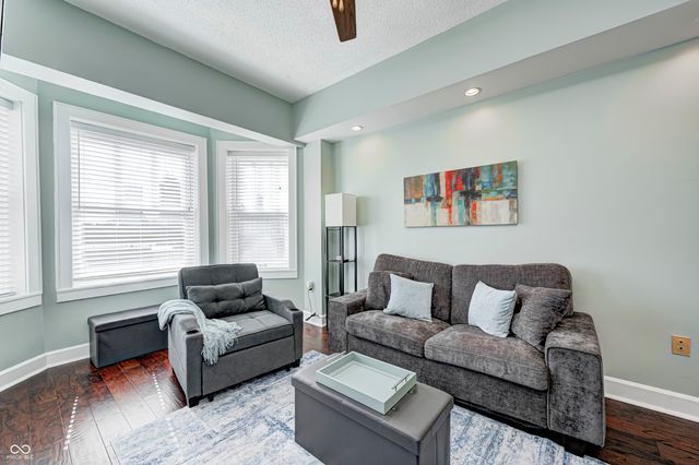 230 E 9th Street E 401, Indianapolis, IN 46204