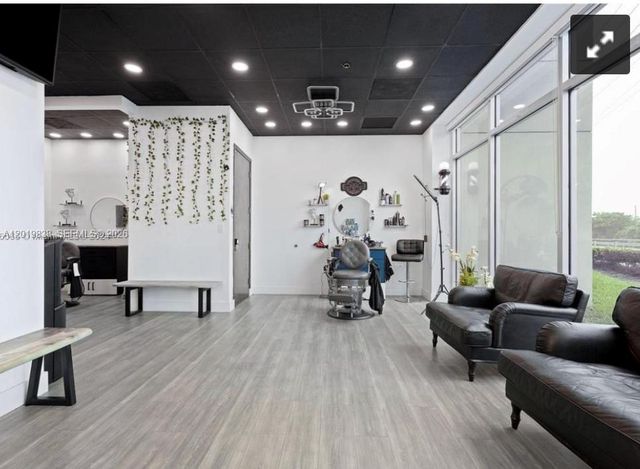 2300 W 84th St, Hialeah, FL 33016
