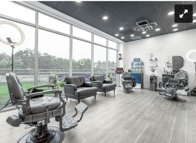 2300 W 84th St, Hialeah, FL 33016