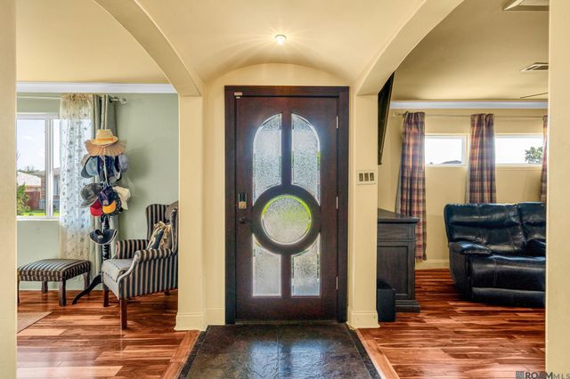 7531 Sandy Cove Drive, New Orleans, LA 70128