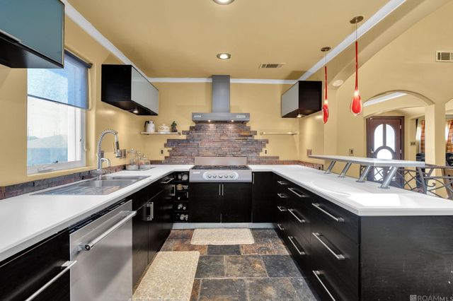 7531 Sandy Cove Drive, New Orleans, LA 70128