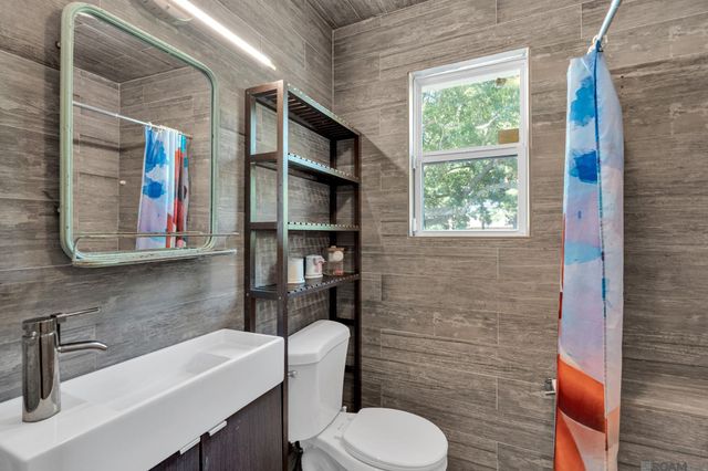 7531 Sandy Cove Drive, New Orleans, LA 70128