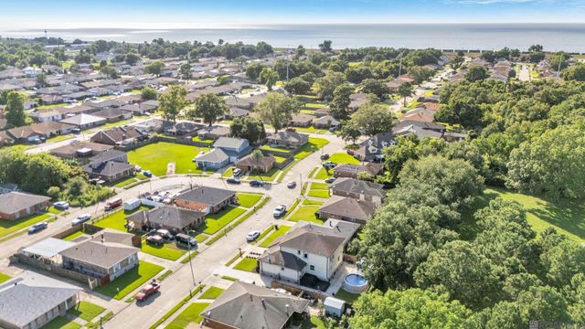 7531 Sandy Cove Drive, New Orleans, LA 70128