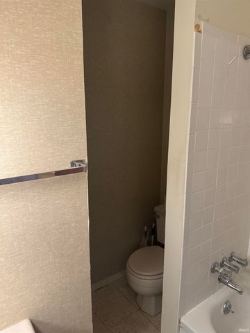 7602 Harcourt Drive, Fort Wayne, IN 46835