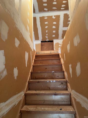 7602 Harcourt Drive, Fort Wayne, IN 46835