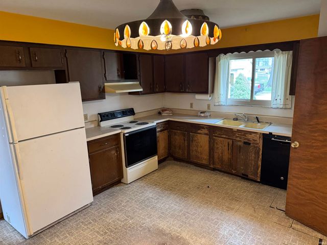 7602 Harcourt Drive, Fort Wayne, IN 46835