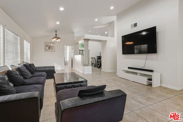 2538 Lowell Court, Simi Valley, CA 93065