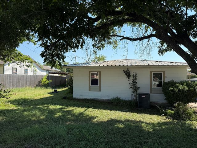 607 N Kirk Street, Hico, TX 76457