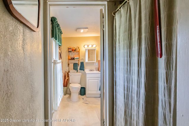 1010 W Barnes Avenue, Lansing, MI 48910