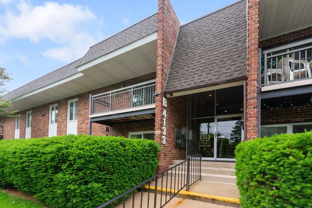 4133 Saratoga Avenue B-220, Downers Grove, IL 60515