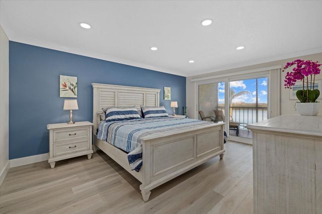 9393 MIDNIGHT PASS ROAD 302, Sarasota, FL 34242