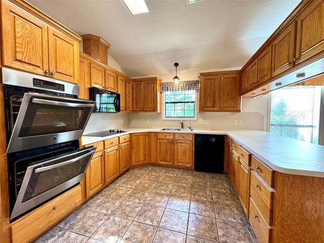 20 Shallow Springs, Trinity, TX 75862