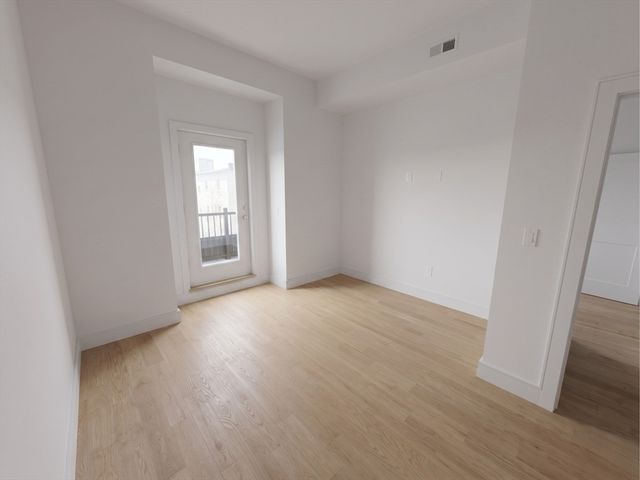 15 Clyde St B, Somerville, MA 02145