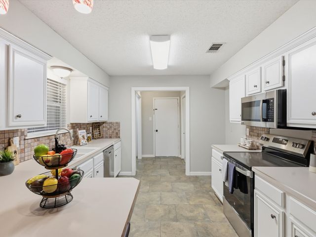 5703 Prescott Drive, Arlington, TX 76018