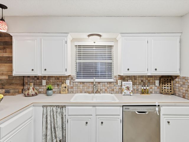 5703 Prescott Drive, Arlington, TX 76018