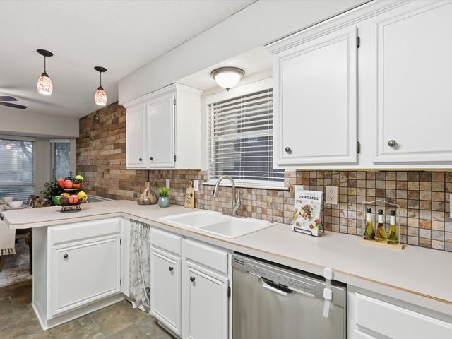 5703 Prescott Drive, Arlington, TX 76018