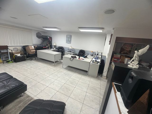 4600 N Cumberland Avenue 1, Chicago, IL 60656