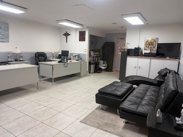 4600 N Cumberland Avenue 1, Chicago, IL 60656