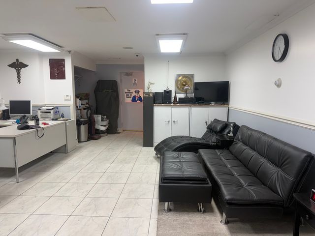 4600 N Cumberland Avenue 1, Chicago, IL 60656