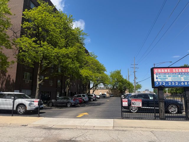 4600 N Cumberland Avenue 1, Chicago, IL 60656