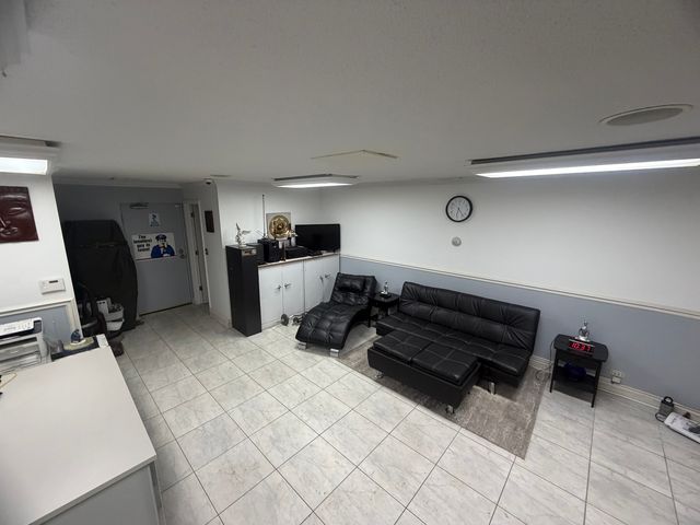 4600 N Cumberland Avenue 1, Chicago, IL 60656