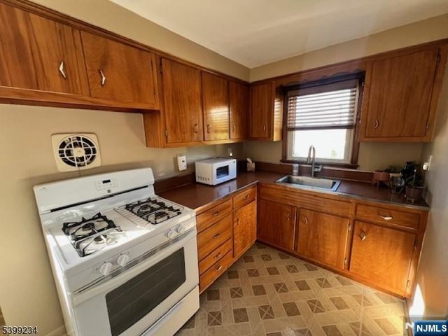 30 Garden Avenue, Woodland Park, NJ 07424