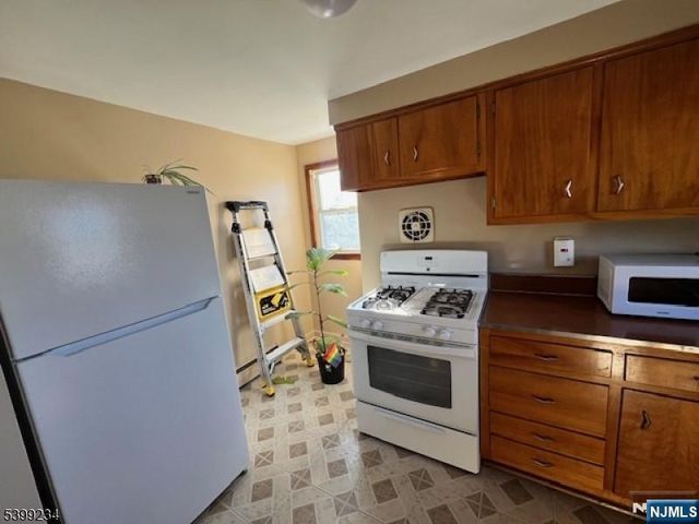 30 Garden Avenue, Woodland Park, NJ 07424