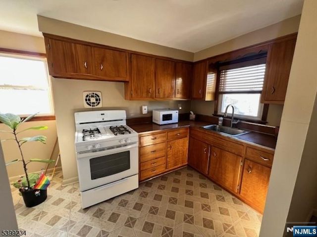 30 Garden Avenue, Woodland Park, NJ 07424