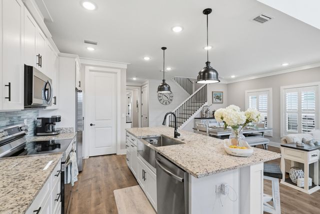 725 Landing Circle, Panama City Beach, FL 32413