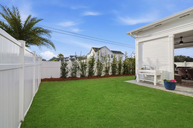 725 Landing Circle, Panama City Beach, FL 32413