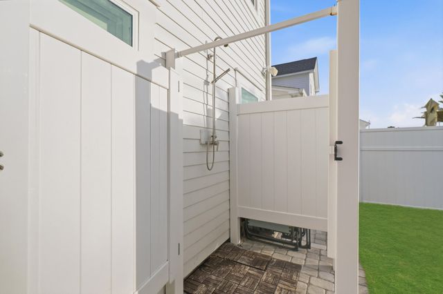 725 Landing Circle, Panama City Beach, FL 32413