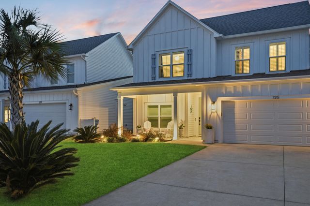 725 Landing Circle, Panama City Beach, FL 32413