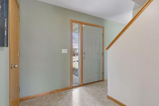 49 Windsor Wood Path, Hudson, WI 54016