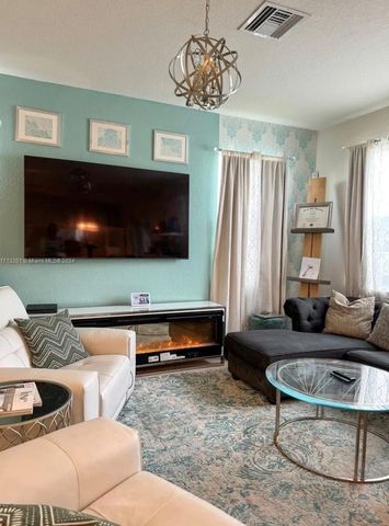 5035 Eucalyptus Dr, Hollywood, FL 33021