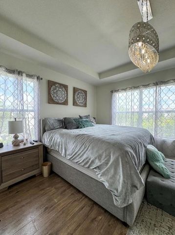 5035 Eucalyptus Dr, Hollywood, FL 33021