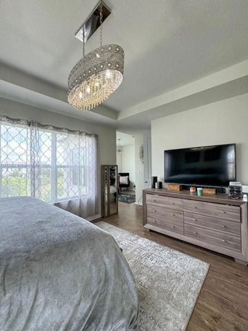 5035 Eucalyptus Dr, Hollywood, FL 33021